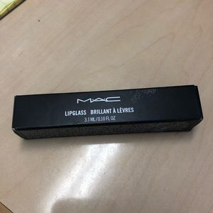 Mac lipgloss brilliant a levres in “ please me “